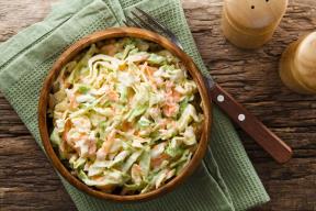 Vitaminska salata od kupusa i šargarepe sa belim dresingom