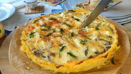 Tart sa krompirom, sirom i tikvicama - lagana pita bez kora