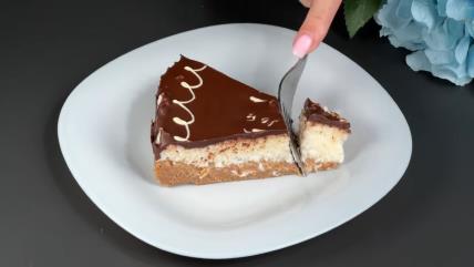 Kolač sa keksom, kokosom i čokoladom koji se ne peče