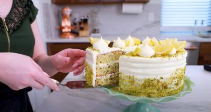 Osvežavajuća torta sa limunom i pistaćima