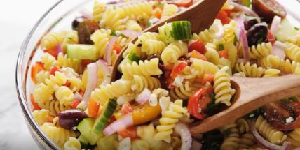 Grčka pasta sa feta sirom čeri paradajzom i krastavcem
