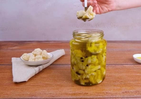 Kako da ukiselite kuvani karfiol - odličan recept za salatu koji ide uz sve