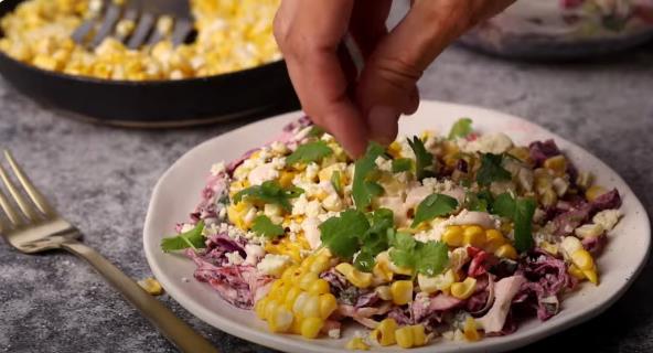 Meksička salata sa kukuruzom kupusom i paprikom